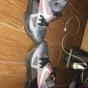 Kevin Durant 4s black history moth edition